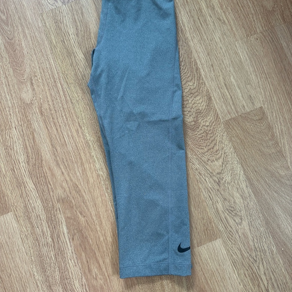 Women's Nike Dry fit Capri workout Pants
